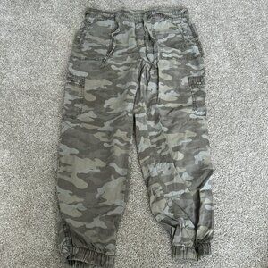 American Eagle camo cargo pants with adjustable waist